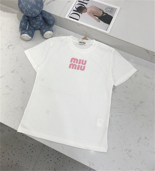 미우미우 티셔츠 M71351 2025/신상