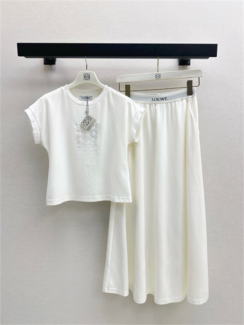 로에베 티셔츠 스커트 세트 L52998 2025/신상
