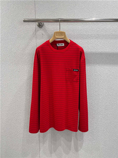 미우미우 긴팔 티셔츠 M92101 2026/신상