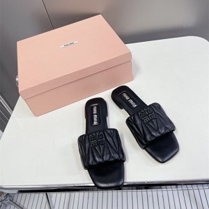 미우미우 여성용 슬리퍼 M56337-2 2026/신상