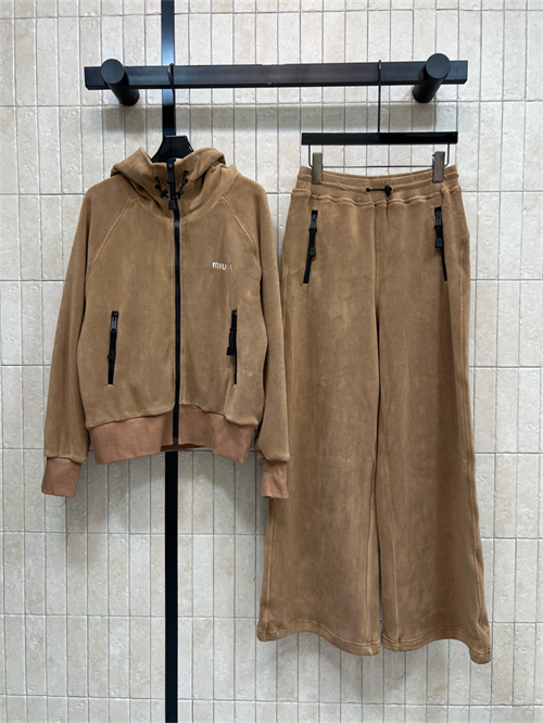 미우미우 후드 트레이닝 세트 M74905 2026/신상